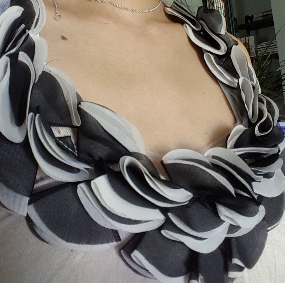 👚TOP WITH RUFFLES. - Picture 7 of 8